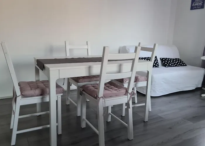 Apartment Dollar